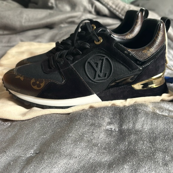 LOUIS VUITTON RUN AWAY SNEAKERS excellent condition . Size 38 1/2 - Picture 11 of 13